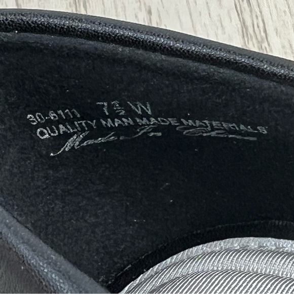 Easy Street Proper Women's High Heels 7.5W Black Faux Leather $60 - Picture 7 of 9